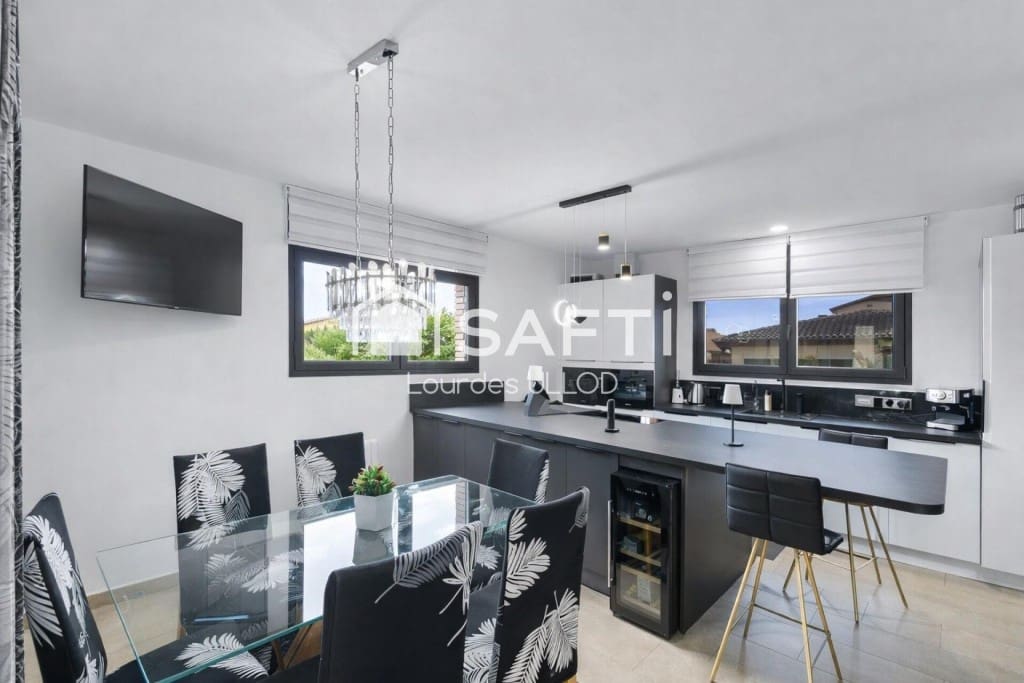 3 bedroom Villa for sale in Torroella de Fluvia with pool garage - € 499,000 (Ref: 9543424)