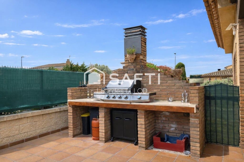 3 bedroom Villa for sale in Torroella de Fluvia with pool garage - € 499,000 (Ref: 9543424)