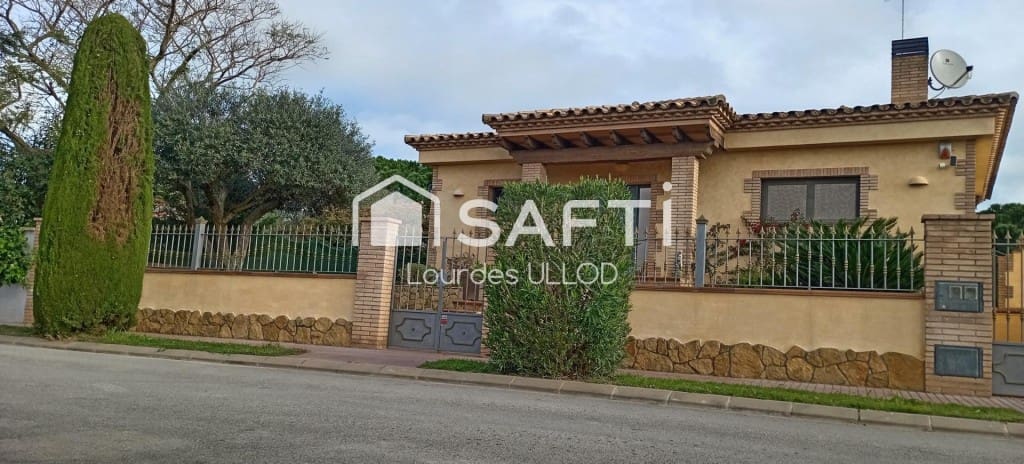 3 bedroom Villa for sale in Torroella de Fluvia with pool garage - € 499,000 (Ref: 9543424)