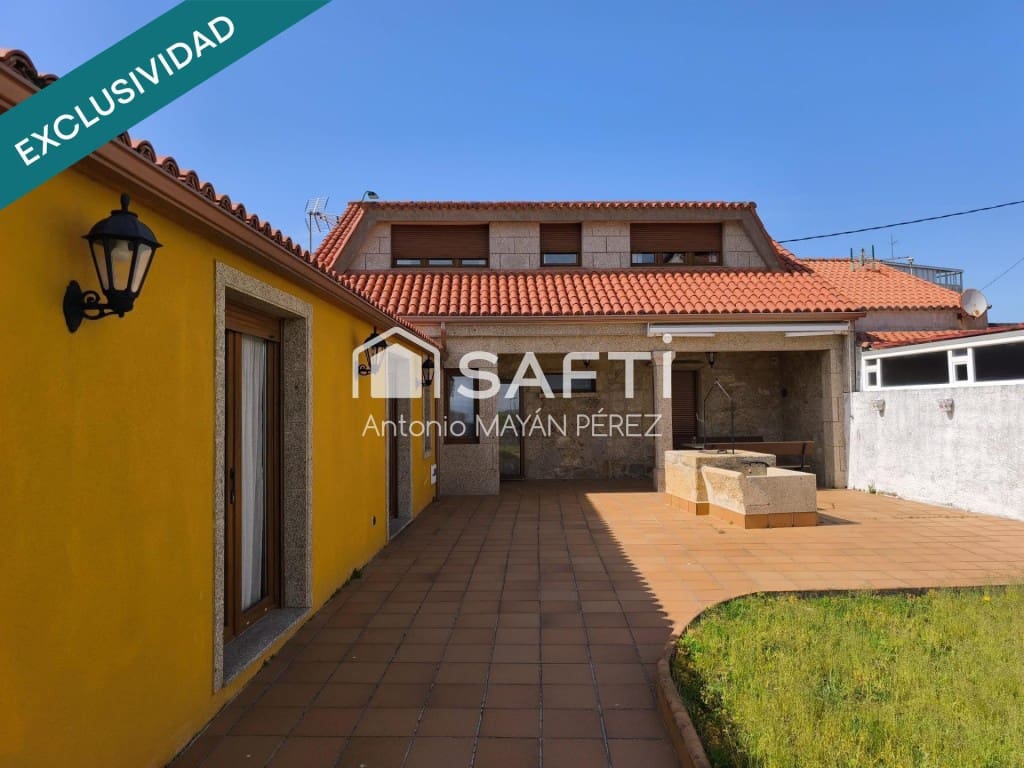 6 soverom Villa til salgs i Ribeira med garasje - € 750 000 (Ref: 9547895)