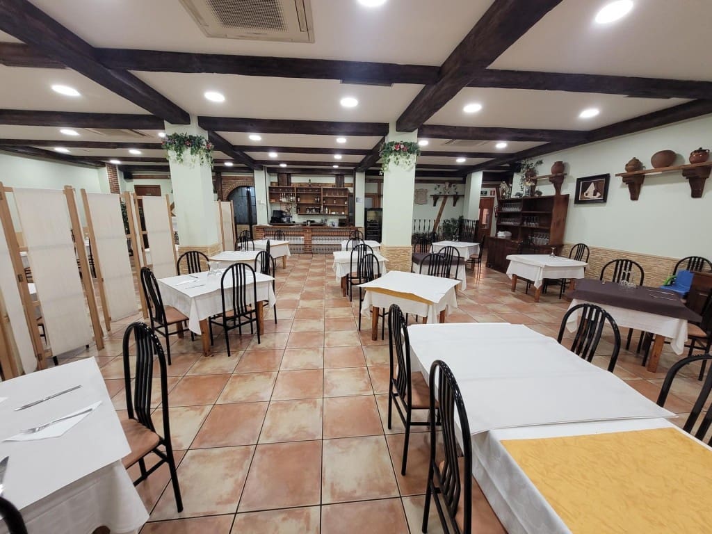 Erhverv til salg i Cuellar - € 600.000 (Ref: 9547898)