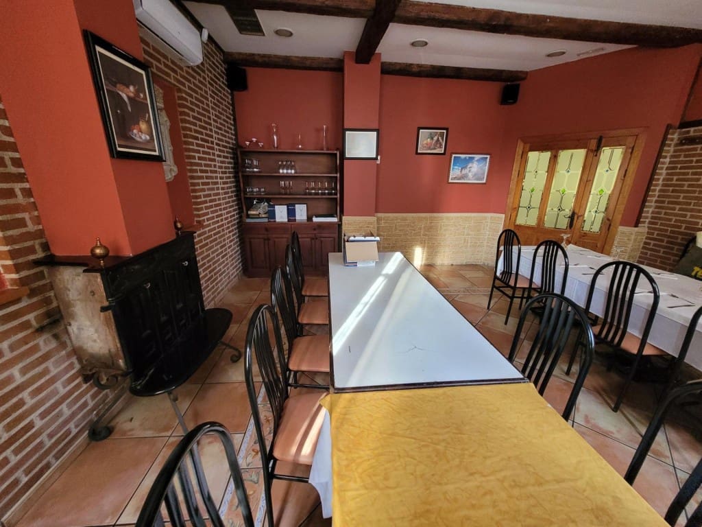 Erhverv til salg i Cuellar - € 600.000 (Ref: 9547898)