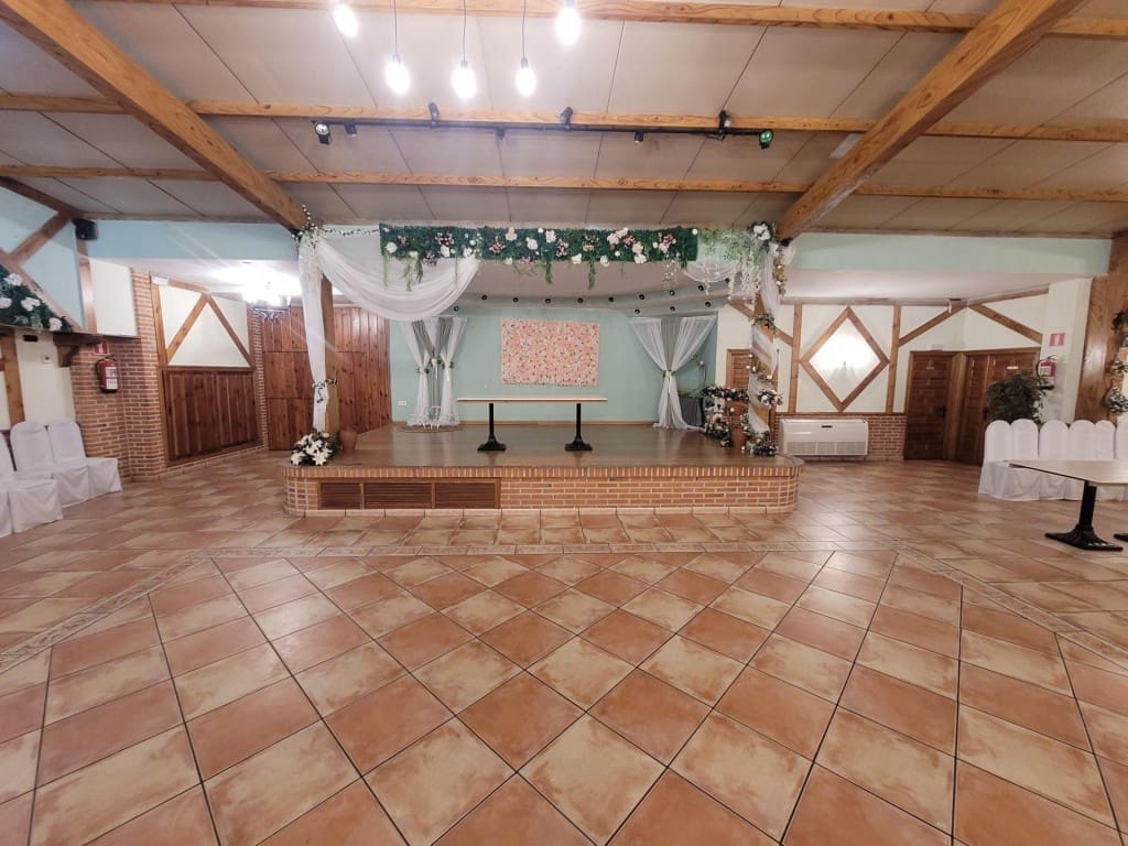 Erhverv til salg i Cuellar - € 600.000 (Ref: 9547898)