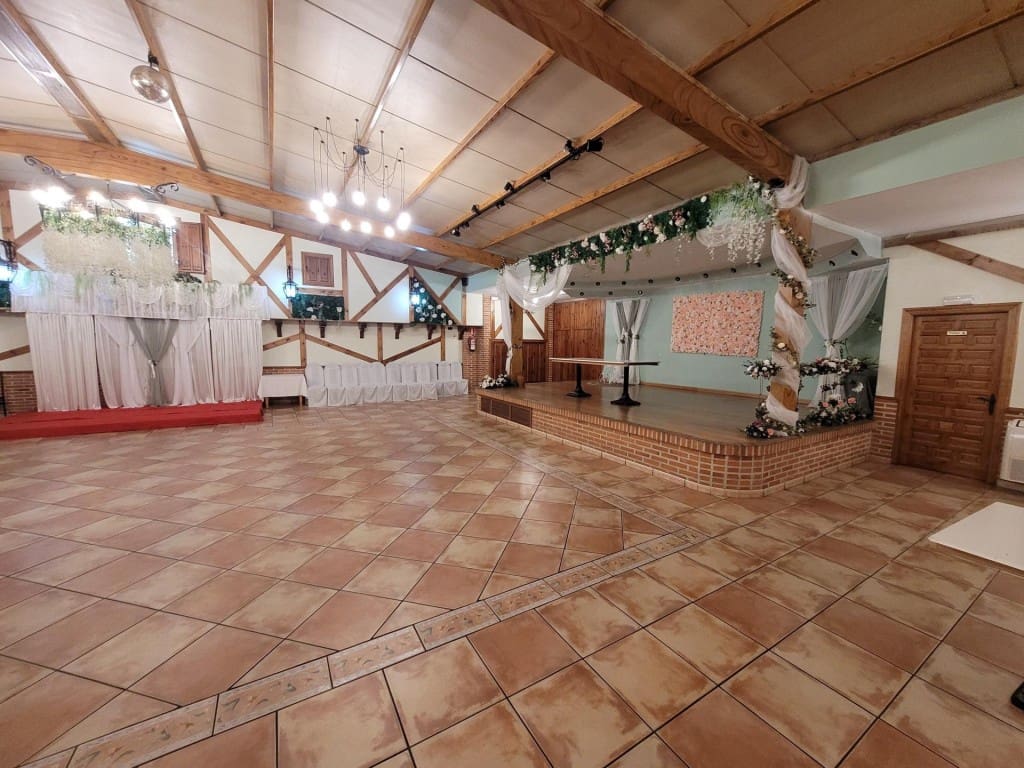 Erhverv til salg i Cuellar - € 600.000 (Ref: 9547898)