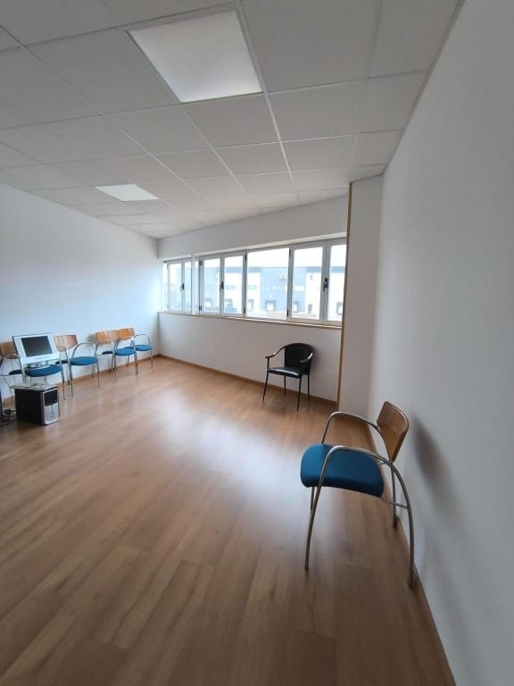 Commercial for sale in Cabanillas del Campo - € 735,000 (Ref: 9547901)