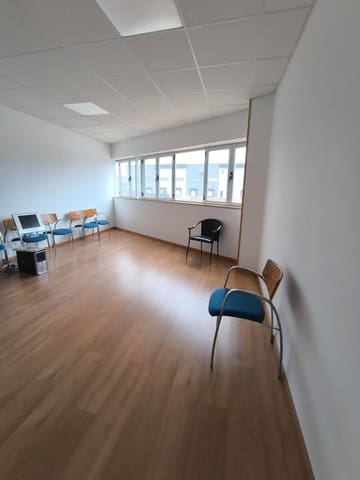 Kaupallinen myytävänä paikassa Cabanillas del Campo - 735 000 € (Ref: 9547901)