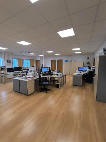 Kaupallinen myytävänä paikassa Cabanillas del Campo - 735 000 € (Ref: 9547901)