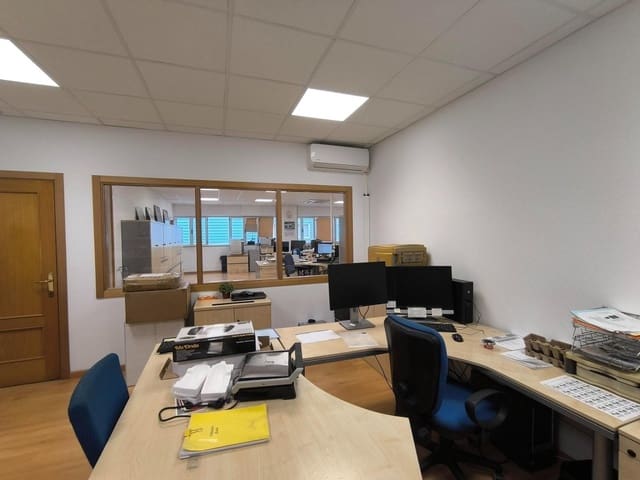 Kaupallinen myytävänä paikassa Cabanillas del Campo - 735 000 € (Ref: 9547901)