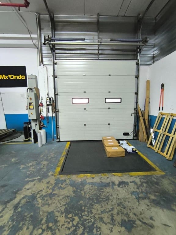 Commercial for sale in Cabanillas del Campo - € 735,000 (Ref: 9547901)