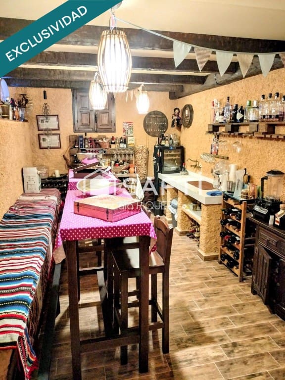 5 Zimmer Villa zu verkaufen in Sant Cebria de Vallalta mit Pool - 673.000 € (Ref: 9551217)