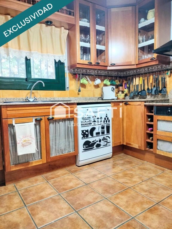 5 Zimmer Villa zu verkaufen in Sant Cebria de Vallalta mit Pool - 673.000 € (Ref: 9551217)