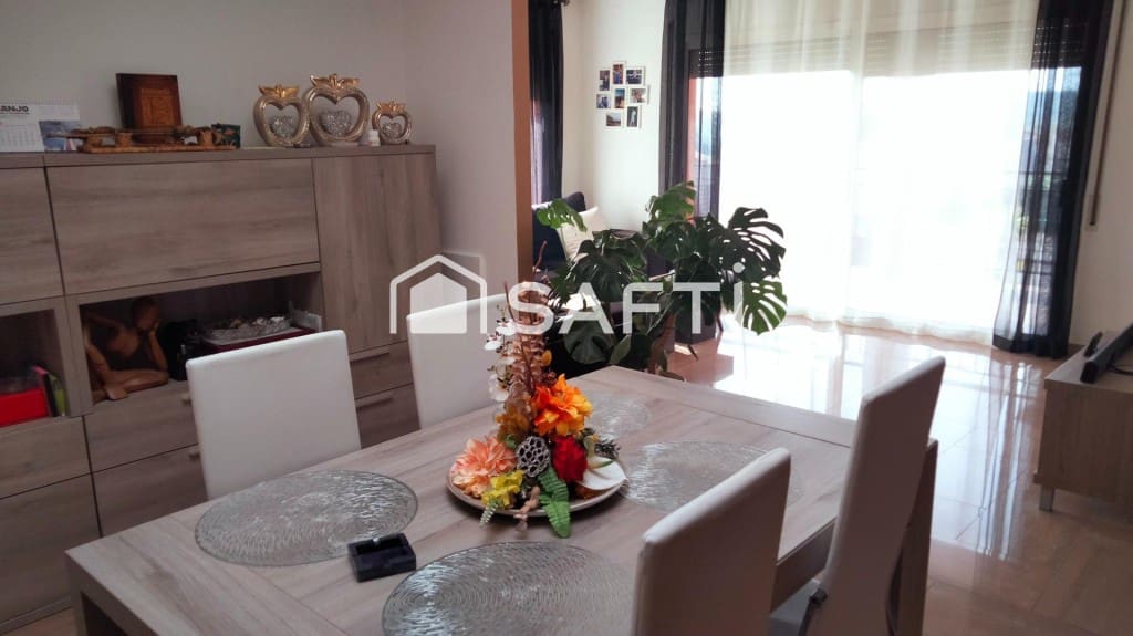 4 soverom Villa til salgs i Piera med svømmebasseng garasje - € 370 000 (Ref: 9555550)