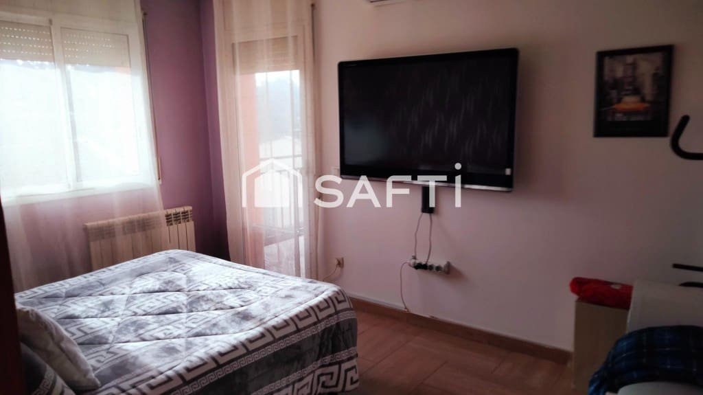 4 soverom Villa til salgs i Piera med svømmebasseng garasje - € 370 000 (Ref: 9555550)