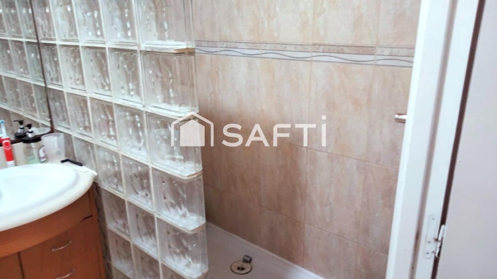 4 soverom Villa til salgs i Piera med svømmebasseng garasje - € 370 000 (Ref: 9555550)