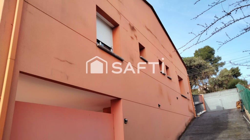 4 soverom Villa til salgs i Piera med svømmebasseng garasje - € 370 000 (Ref: 9555550)