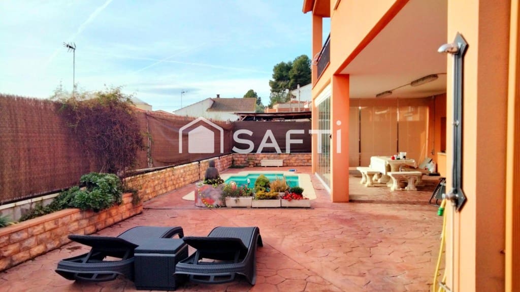 4 soverom Villa til salgs i Piera med svømmebasseng garasje - € 370 000 (Ref: 9555550)