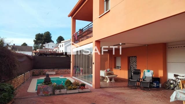 4 soveværelse Villa til salg i Piera med swimmingpool garage - € 370.000 (Ref: 9555550)