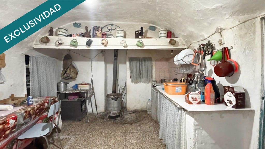 3 slaapkamer Villa te koop in Pinoso met garage - € 59.900 (Ref: 9555555)