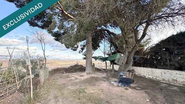 3 slaapkamer Villa te koop in Pinoso met garage - € 59.900 (Ref: 9555555)