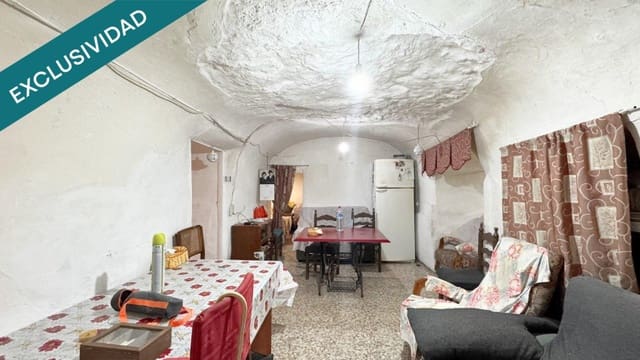 3 slaapkamer Villa te koop in Pinoso met garage - € 59.900 (Ref: 9555555)