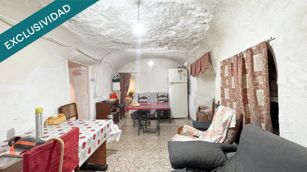 3 slaapkamer Villa te koop in Pinoso met garage - € 59.900 (Ref: 9555555)
