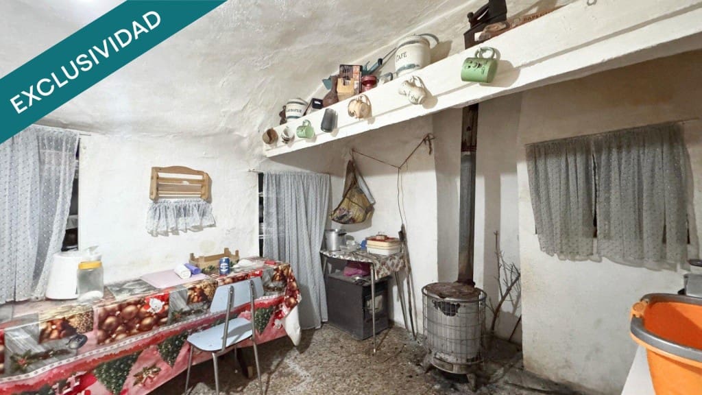3 slaapkamer Villa te koop in Pinoso met garage - € 59.900 (Ref: 9555555)