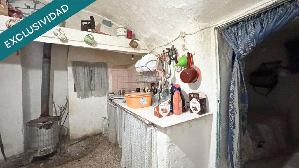 3 slaapkamer Villa te koop in Pinoso met garage - € 59.900 (Ref: 9555555)