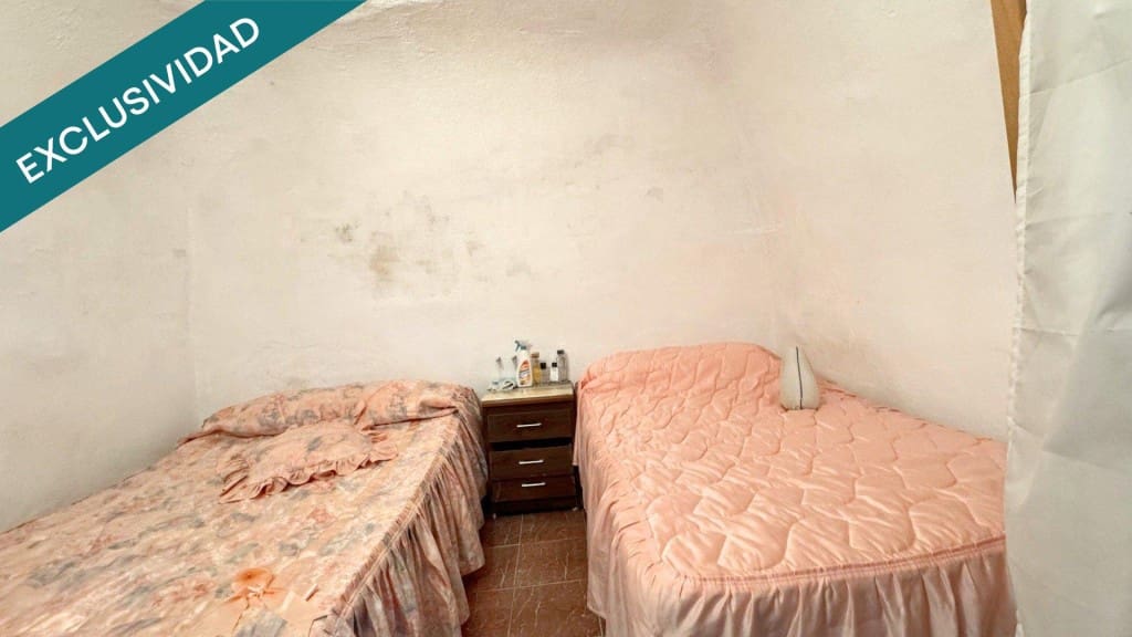 3 slaapkamer Villa te koop in Pinoso met garage - € 59.900 (Ref: 9555555)