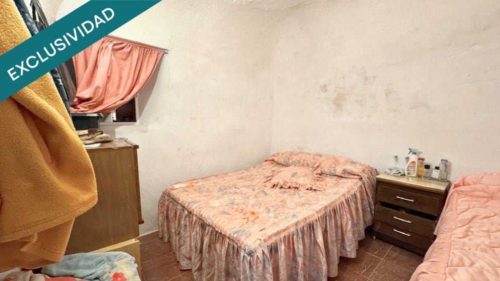 3 slaapkamer Villa te koop in Pinoso met garage - € 59.900 (Ref: 9555555)