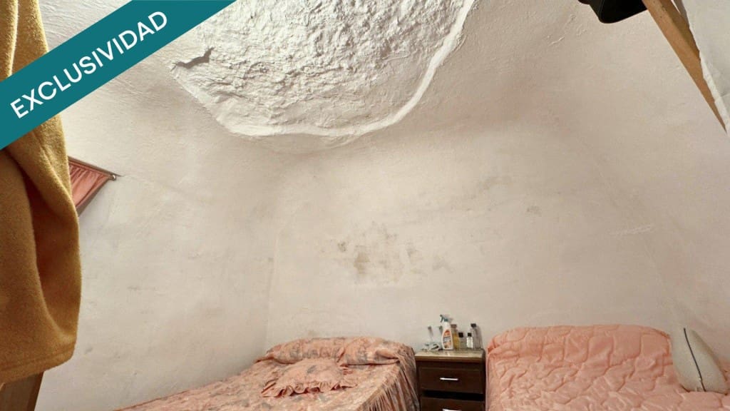 3 slaapkamer Villa te koop in Pinoso met garage - € 59.900 (Ref: 9555555)