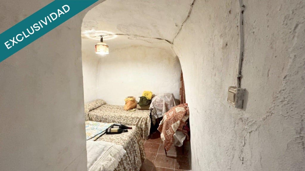 3 slaapkamer Villa te koop in Pinoso met garage - € 59.900 (Ref: 9555555)