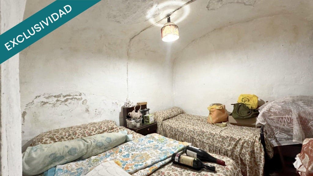 3 slaapkamer Villa te koop in Pinoso met garage - € 59.900 (Ref: 9555555)