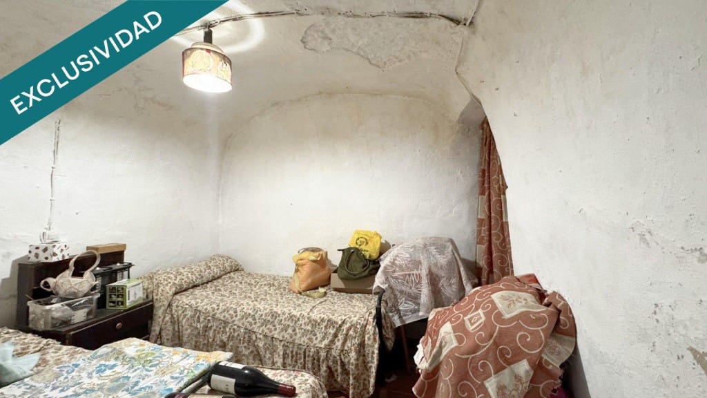 3 slaapkamer Villa te koop in Pinoso met garage - € 59.900 (Ref: 9555555)