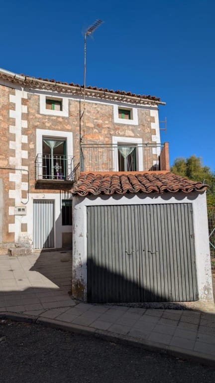 4 bedroom Villa for sale in Condemios de Arriba - € 60,000 (Ref: 9555557)