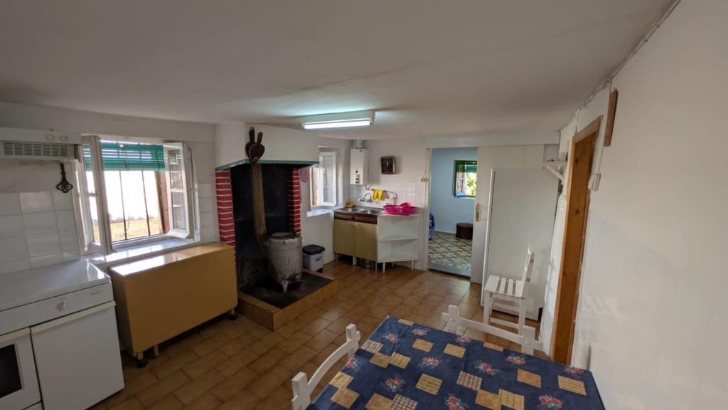 4 bedroom Villa for sale in Condemios de Arriba - € 60,000 (Ref: 9555557)