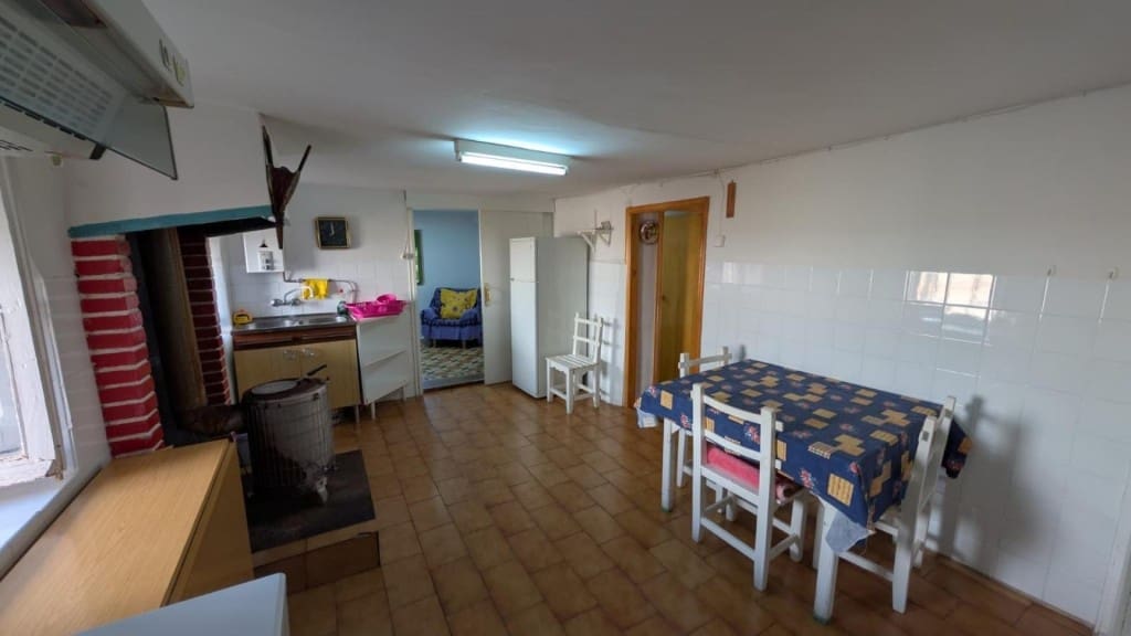 4 bedroom Villa for sale in Condemios de Arriba - € 60,000 (Ref: 9555557)