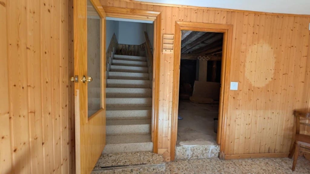 4 bedroom Villa for sale in Condemios de Arriba - € 60,000 (Ref: 9555557)