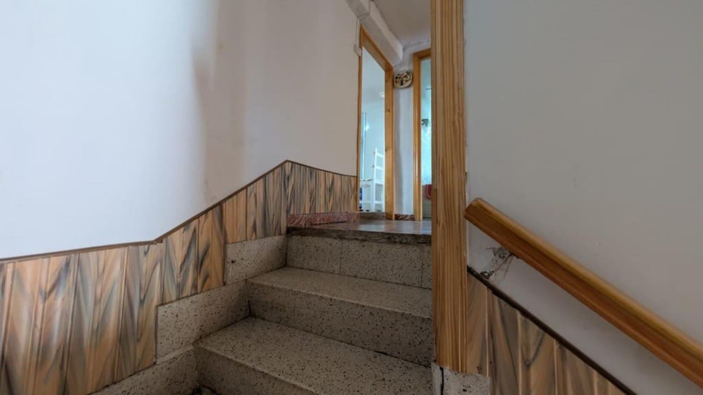 4 bedroom Villa for sale in Condemios de Arriba - € 60,000 (Ref: 9555557)