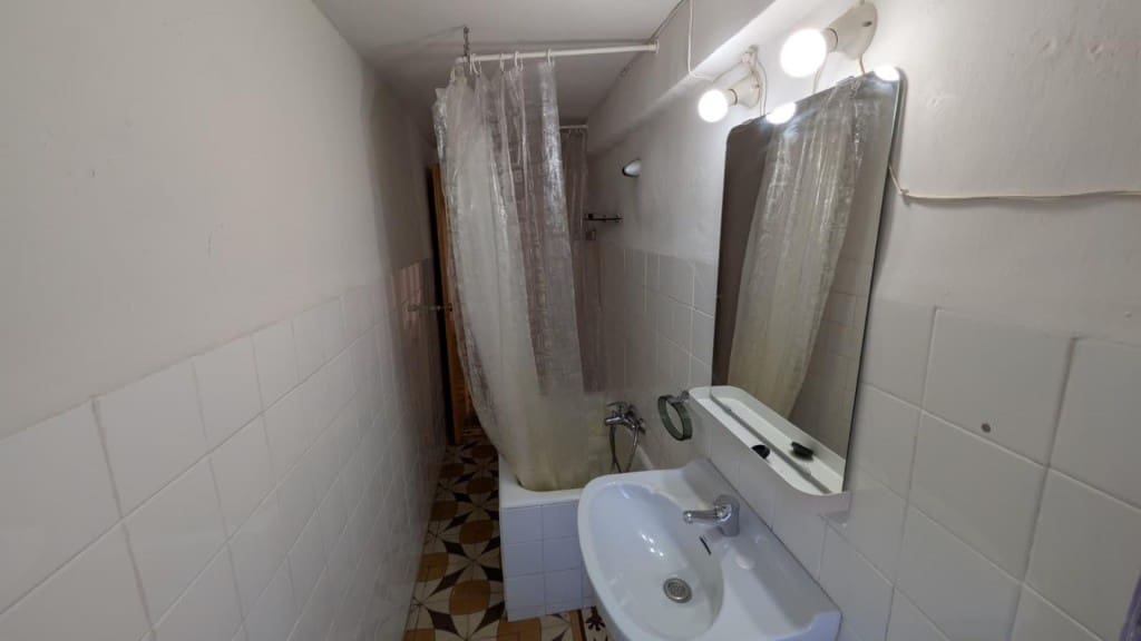 4 bedroom Villa for sale in Condemios de Arriba - € 60,000 (Ref: 9555557)