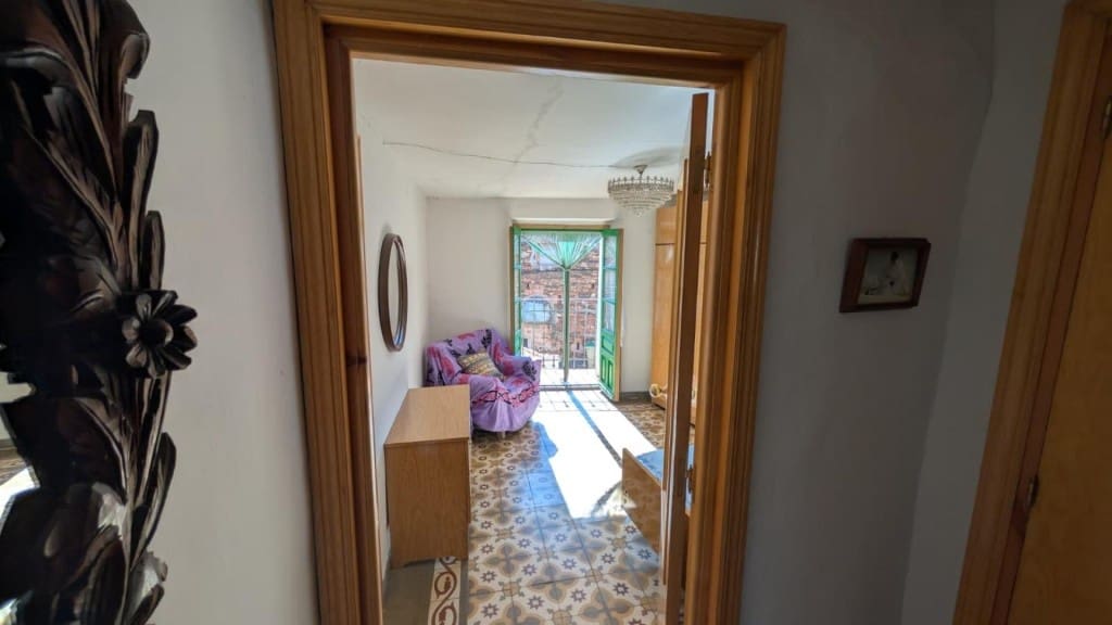 4 bedroom Villa for sale in Condemios de Arriba - € 60,000 (Ref: 9555557)