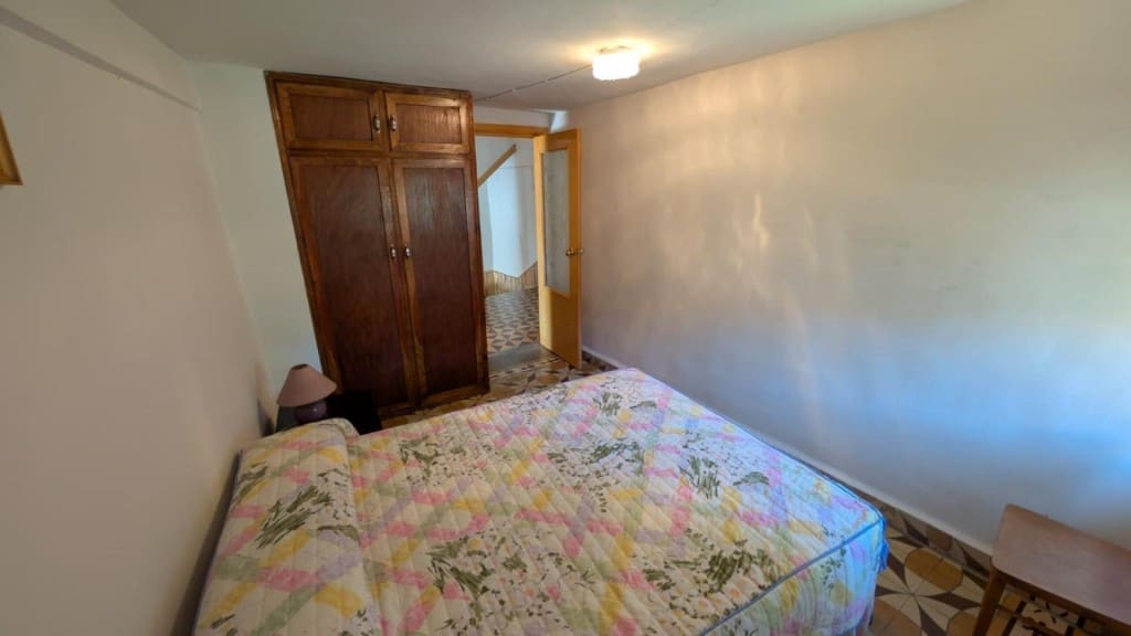 4 bedroom Villa for sale in Condemios de Arriba - € 60,000 (Ref: 9555557)