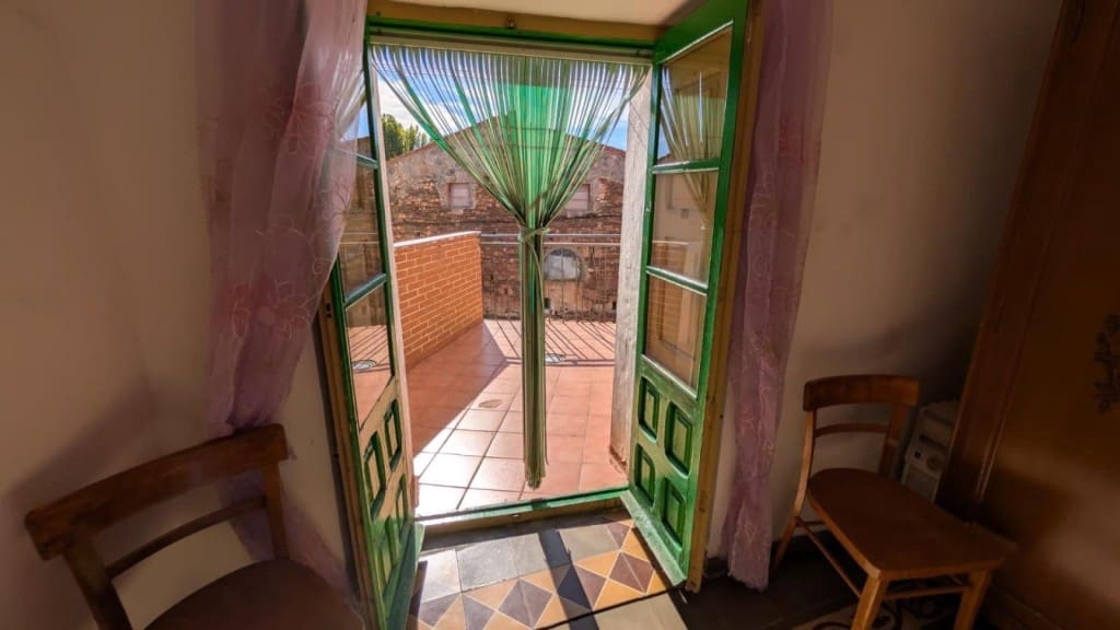 4 bedroom Villa for sale in Condemios de Arriba - € 60,000 (Ref: 9555557)