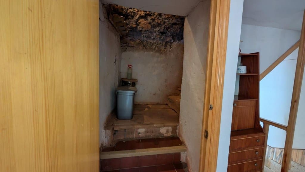 4 bedroom Villa for sale in Condemios de Arriba - € 60,000 (Ref: 9555557)