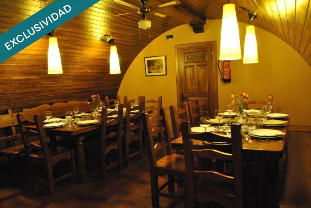 Commercial for sale in Valdevimbre - € 400,000 (Ref: 9561624)