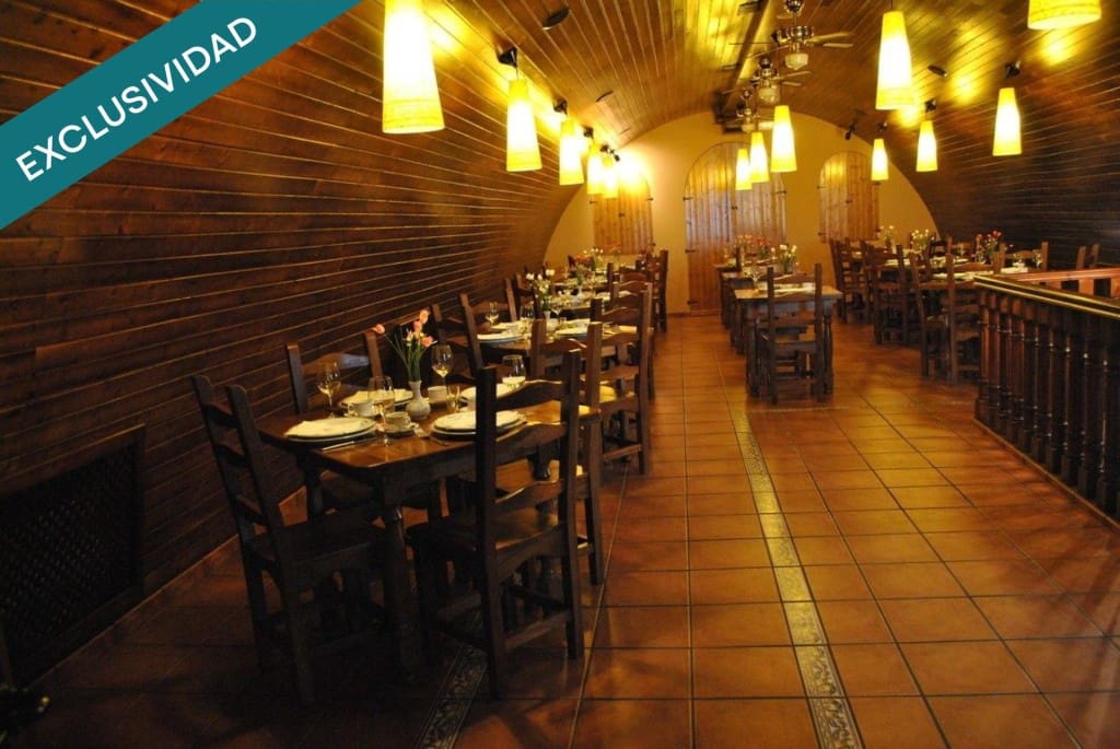 Commercial for sale in Valdevimbre - € 400,000 (Ref: 9561624)