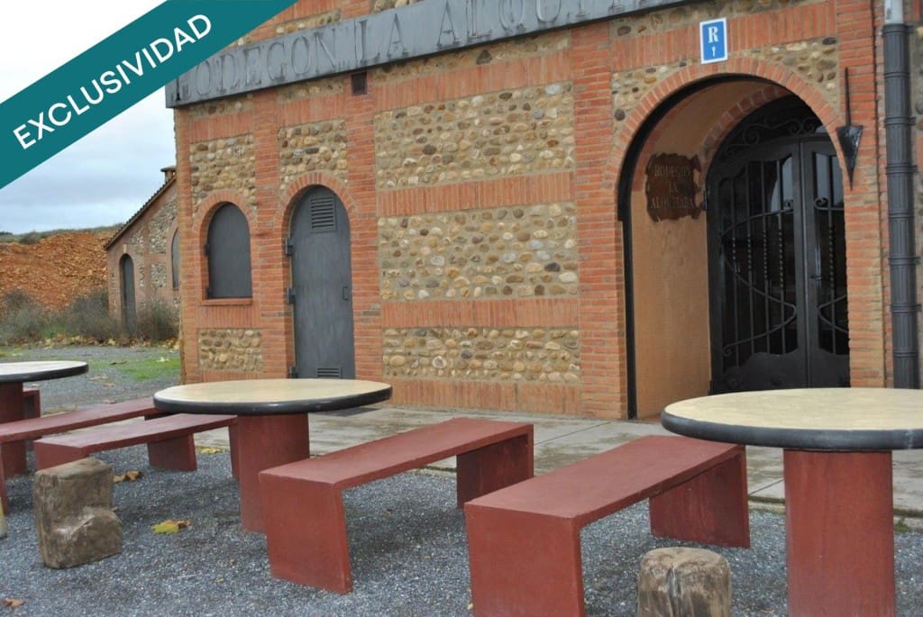 Commercial for sale in Valdevimbre - € 400,000 (Ref: 9561624)