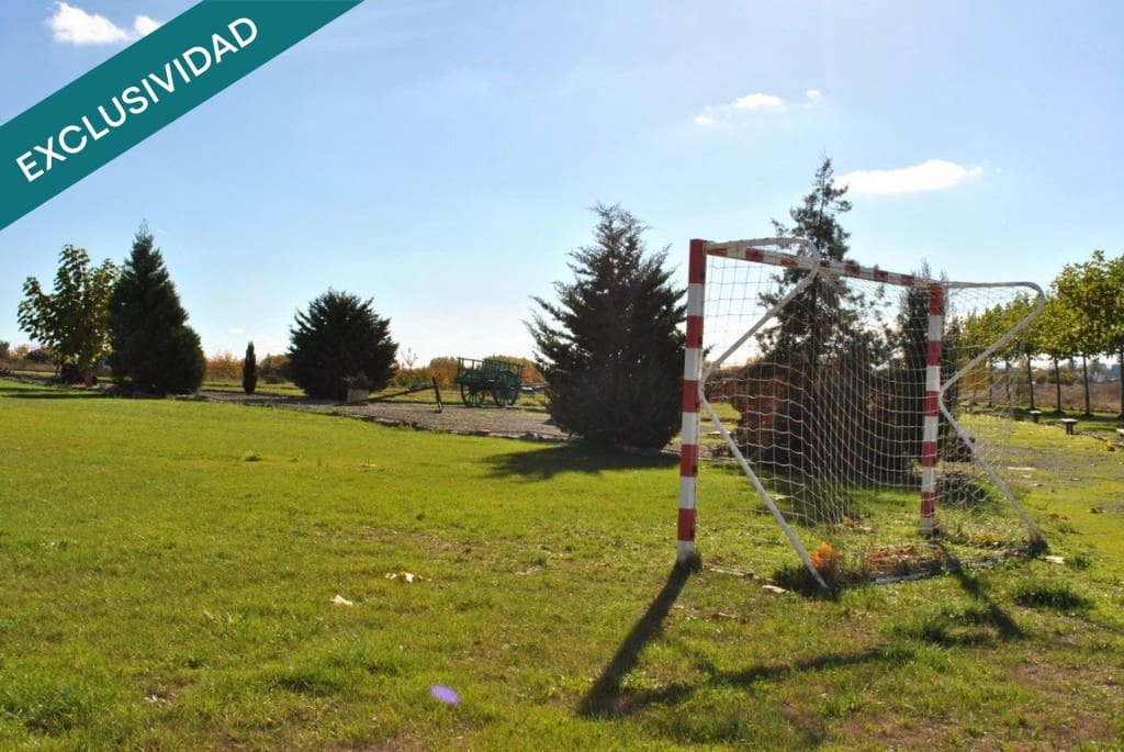 Commercial for sale in Valdevimbre - € 400,000 (Ref: 9561624)