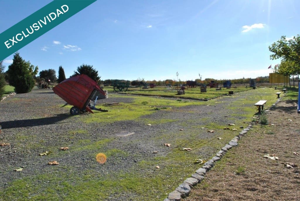 Commercial for sale in Valdevimbre - € 400,000 (Ref: 9561624)