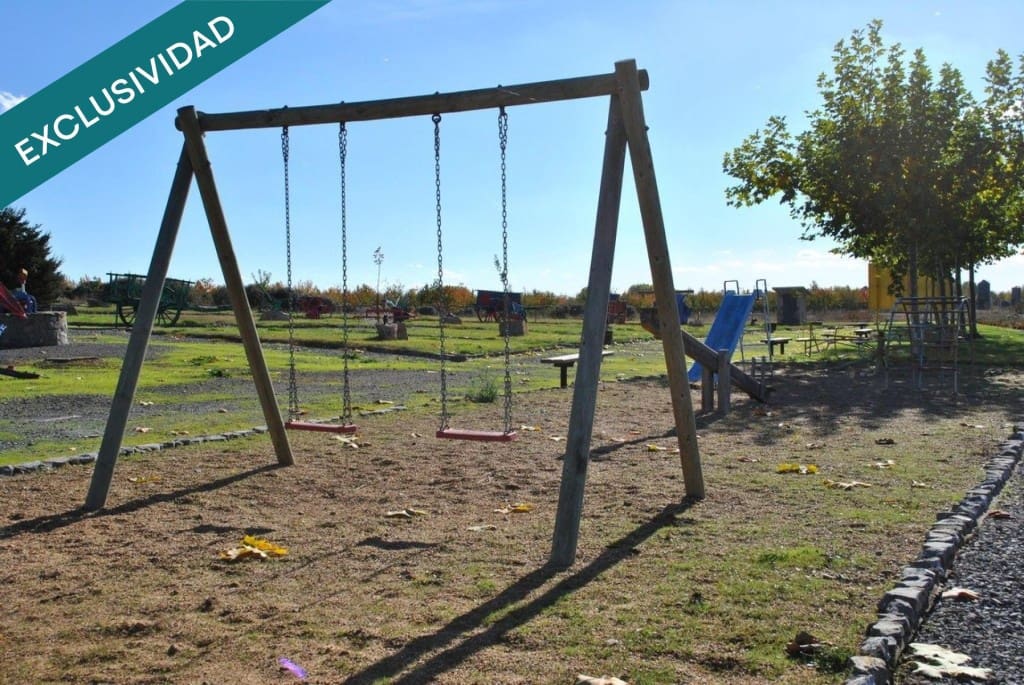 Commercial for sale in Valdevimbre - € 400,000 (Ref: 9561624)