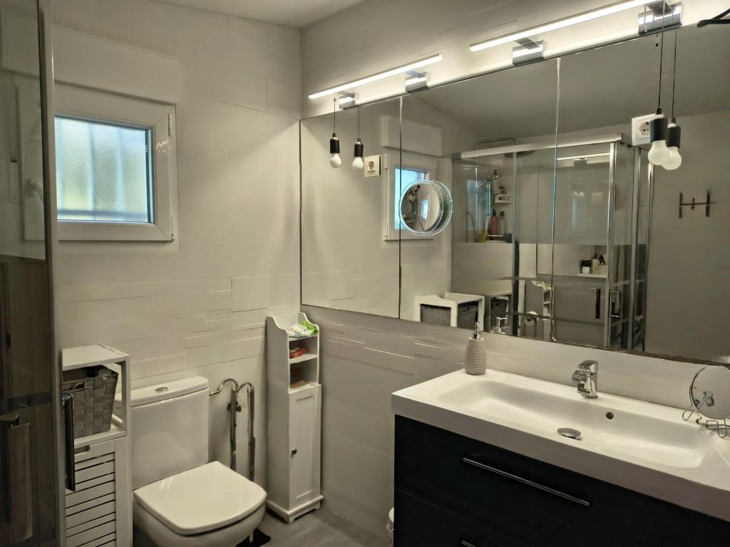 3 bedroom Villa for sale in Torrejon del Rey with pool garage - € 259,000 (Ref: 9561625)